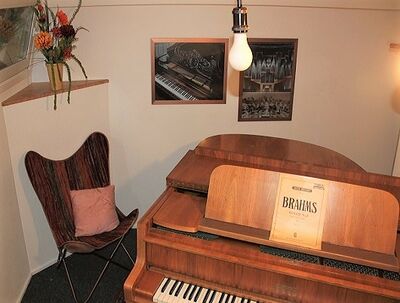 Proberaum mit Flügel, schallisoliert, 24 Stunden nutzbar