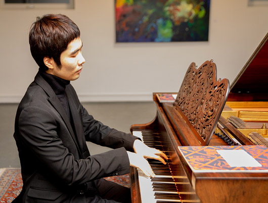 Der Klavierstudent Hyeseong Hyung ist Schüler von Herrn Professor Andreas Pistorius an der Musikhochschule Mannheim