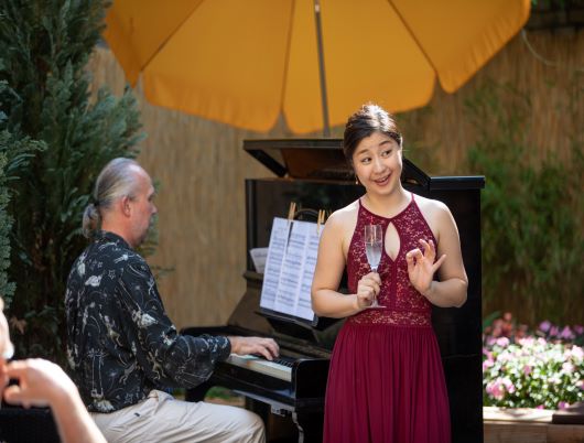 Ayano Dozono mit dem berühmten Schwipserl-Lied